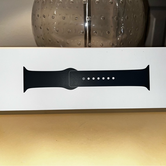 Apple Watch Series 4 40mm Aluminum GPS+Cellular - Picture 3 of 5